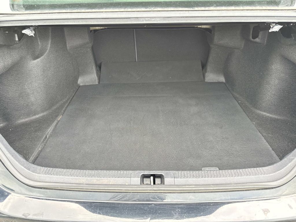 2020 Toyota Camry SE - Photo 12