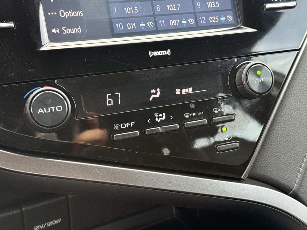 2020 Toyota Camry SE - Photo 32