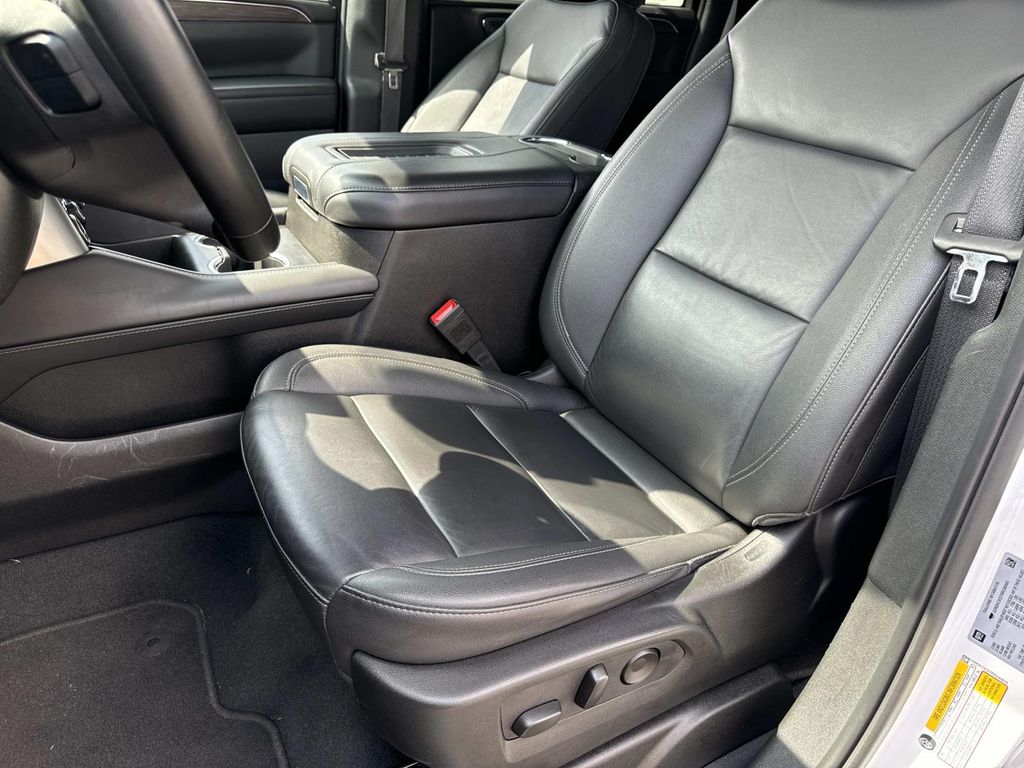 2024 Chevrolet Suburban LT - Photo 35