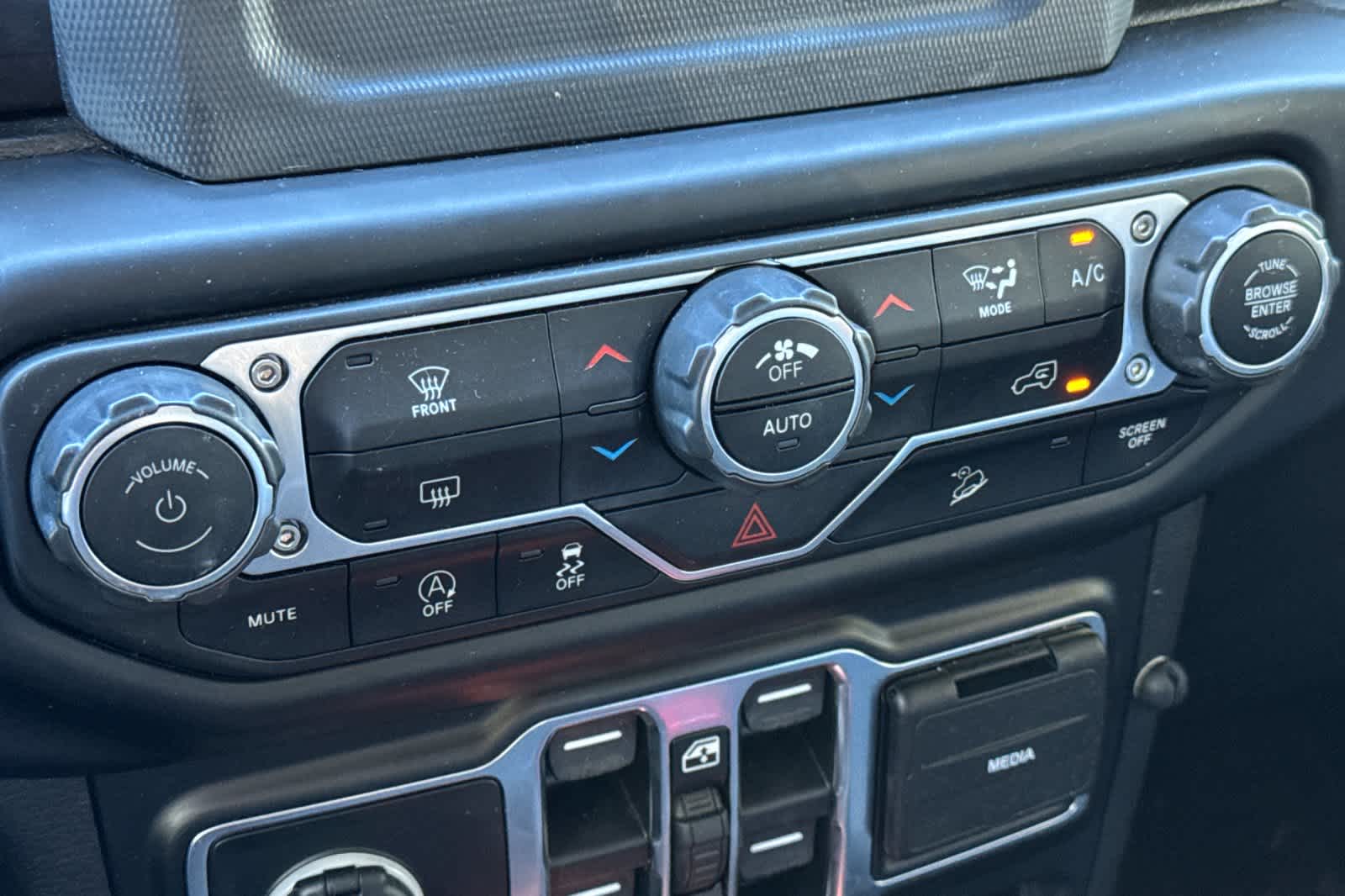 Thumbnail: 2021 Jeep Wrangler - 20