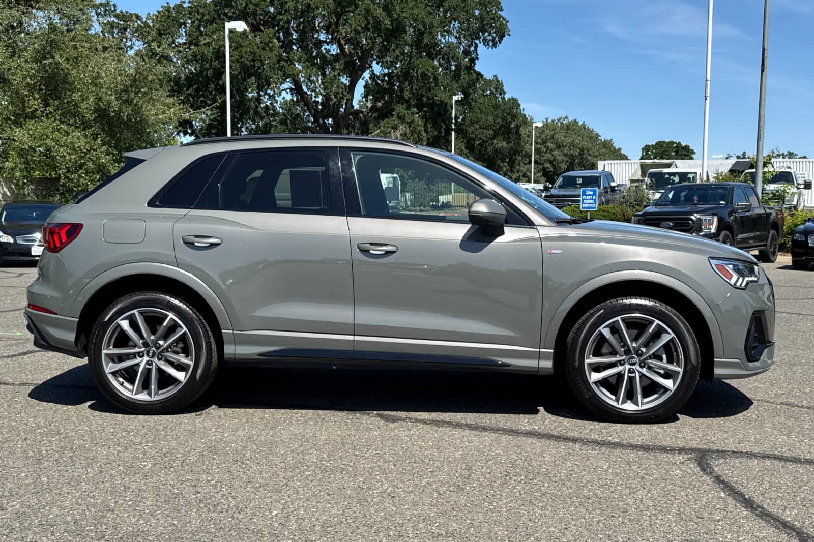 2023 Audi Q3 45 S line Premium photo 3