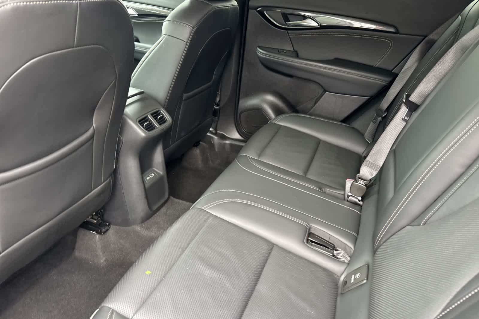 2023 Buick Envision Essence photo 2