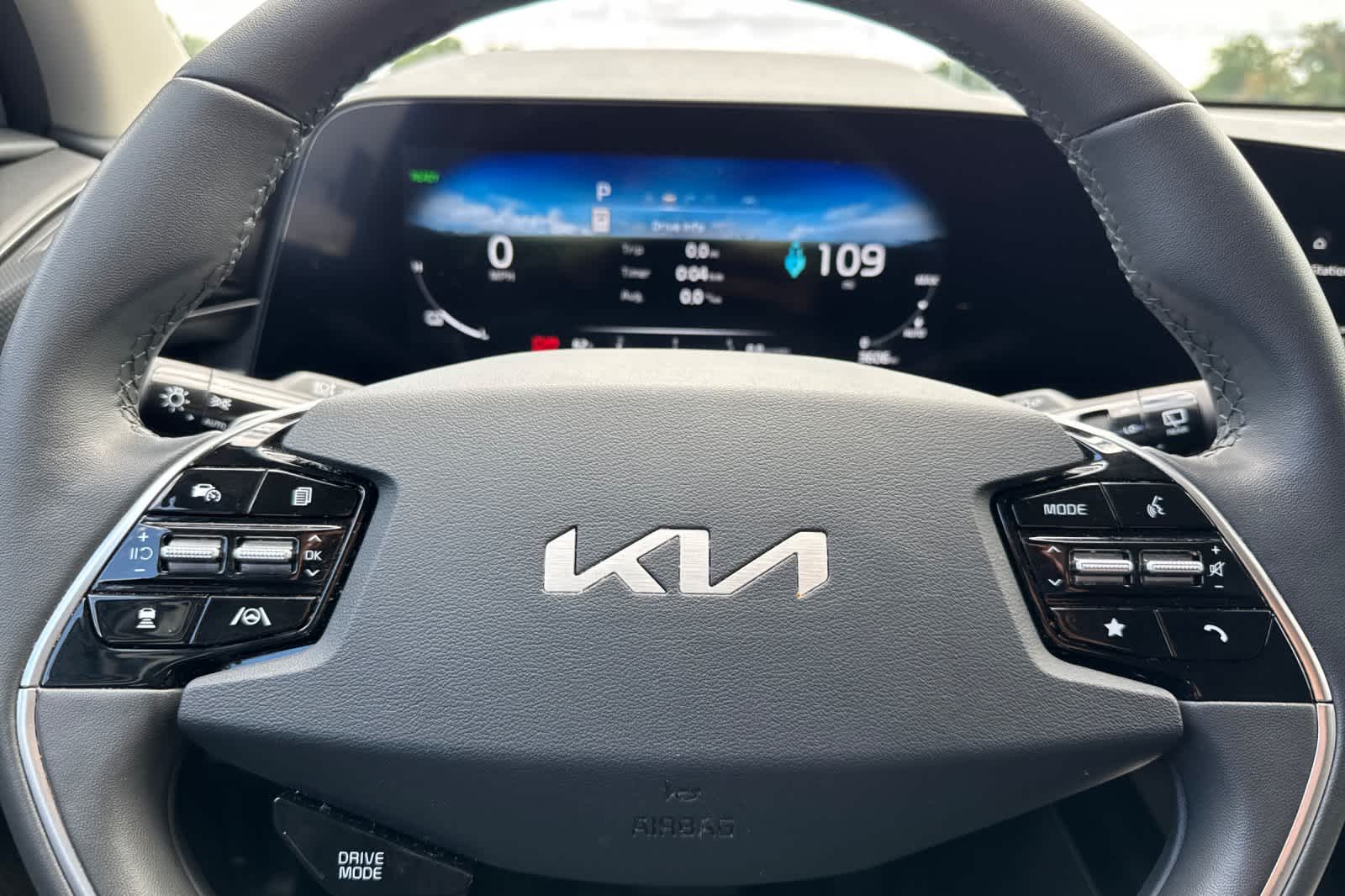Thumbnail: 2025 Kia Niro - 24