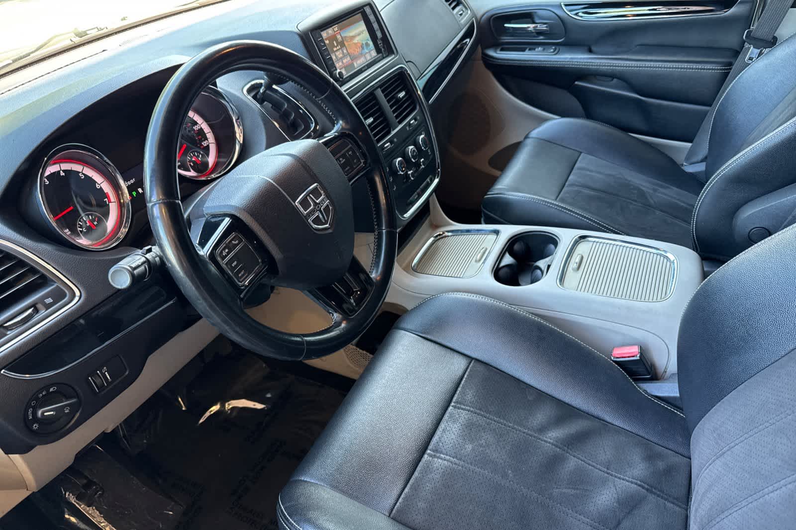 Thumbnail: 2019 Dodge Grand Caravan - 11