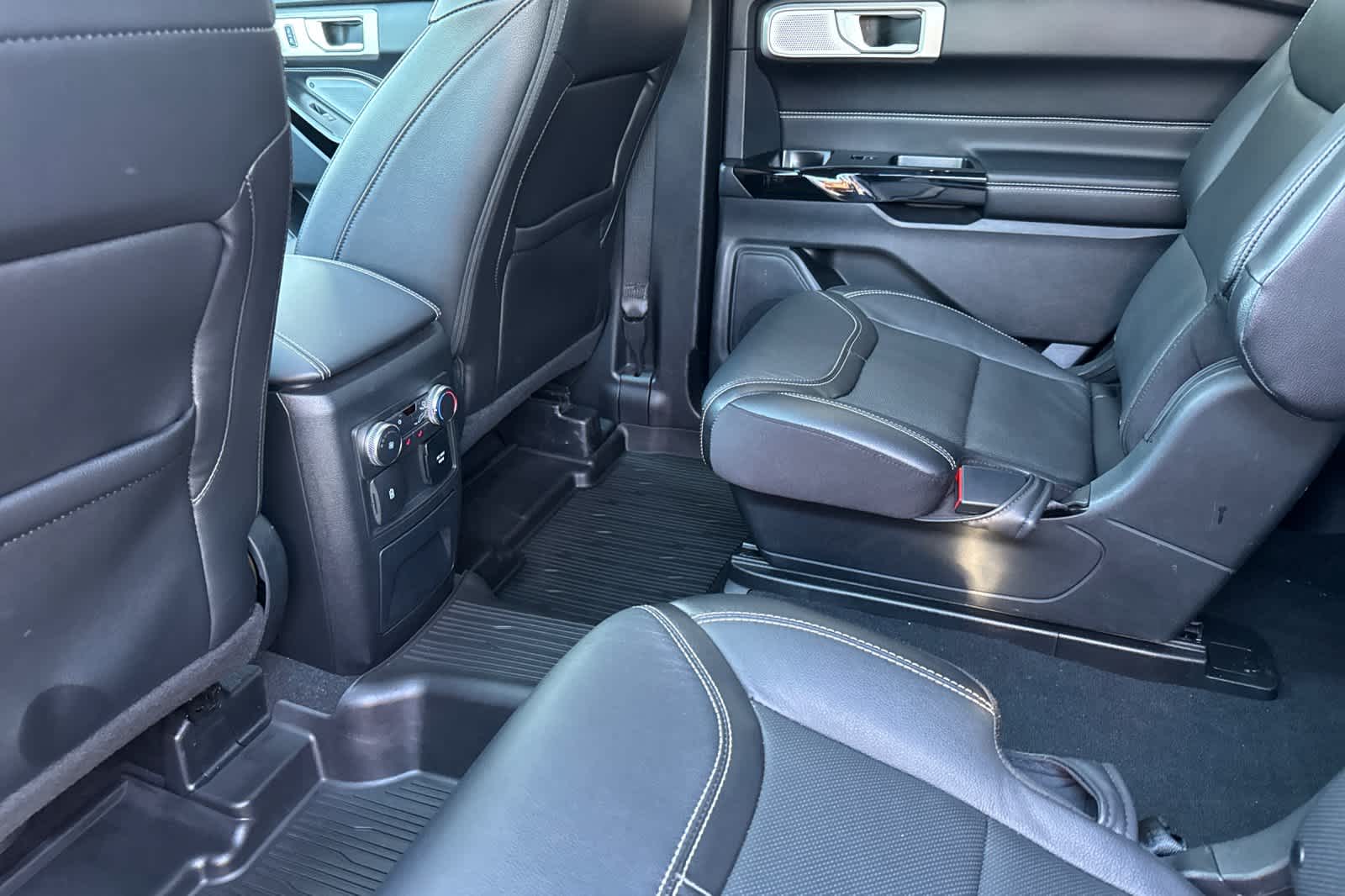 Thumbnail: 2022 Ford Explorer - 4