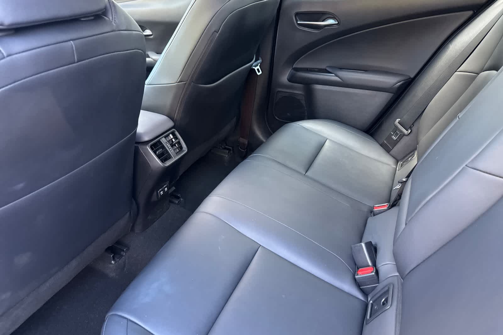 Thumbnail: 2019 Lexus UX - 4