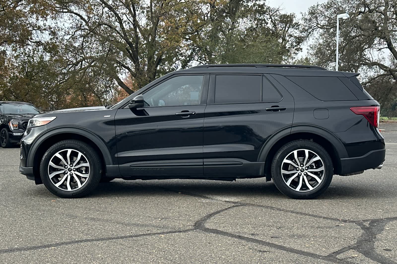 Thumbnail: 2022 Ford Explorer - 5