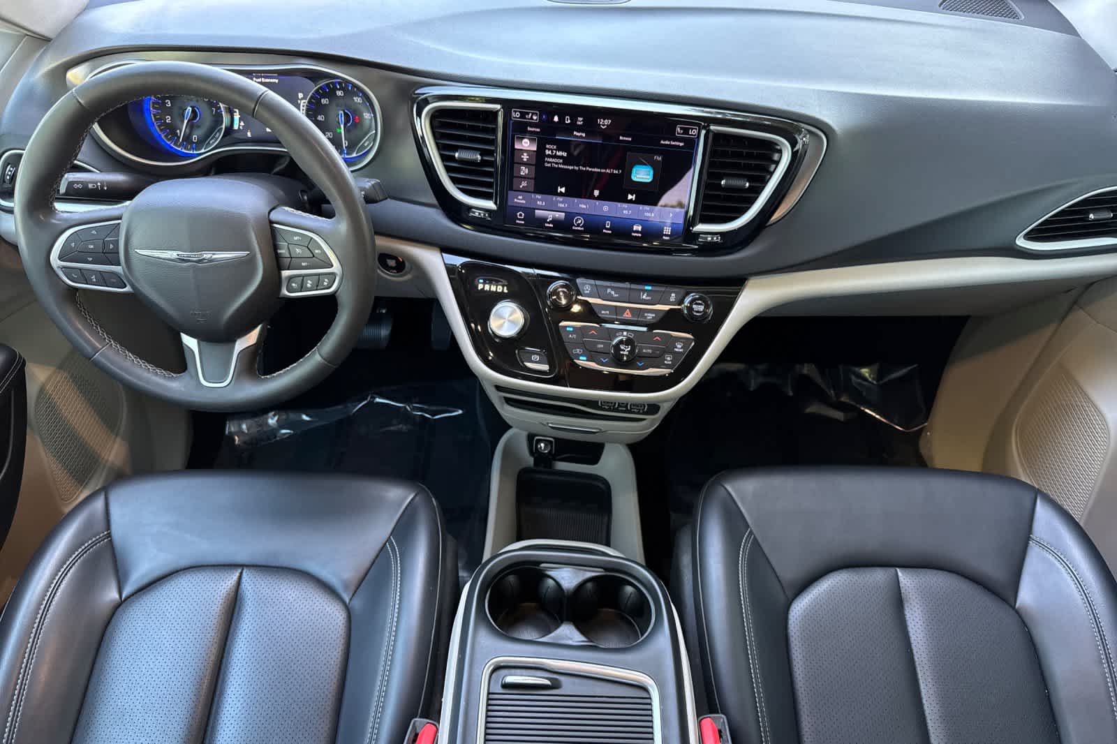 Thumbnail: 2023 Chrysler Pacifica - 3