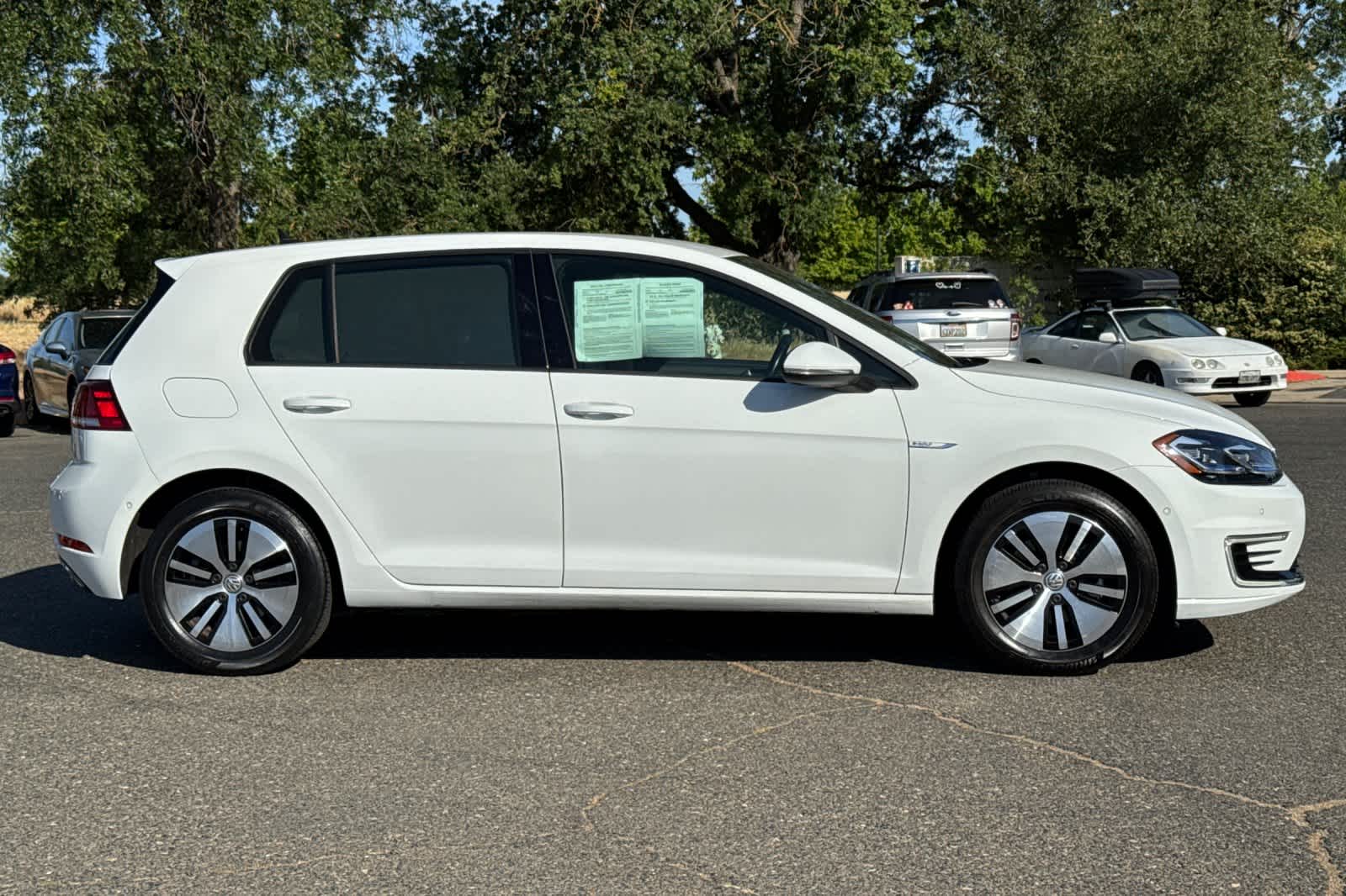 Thumbnail: 2019 Volkswagen e-Golf - 8