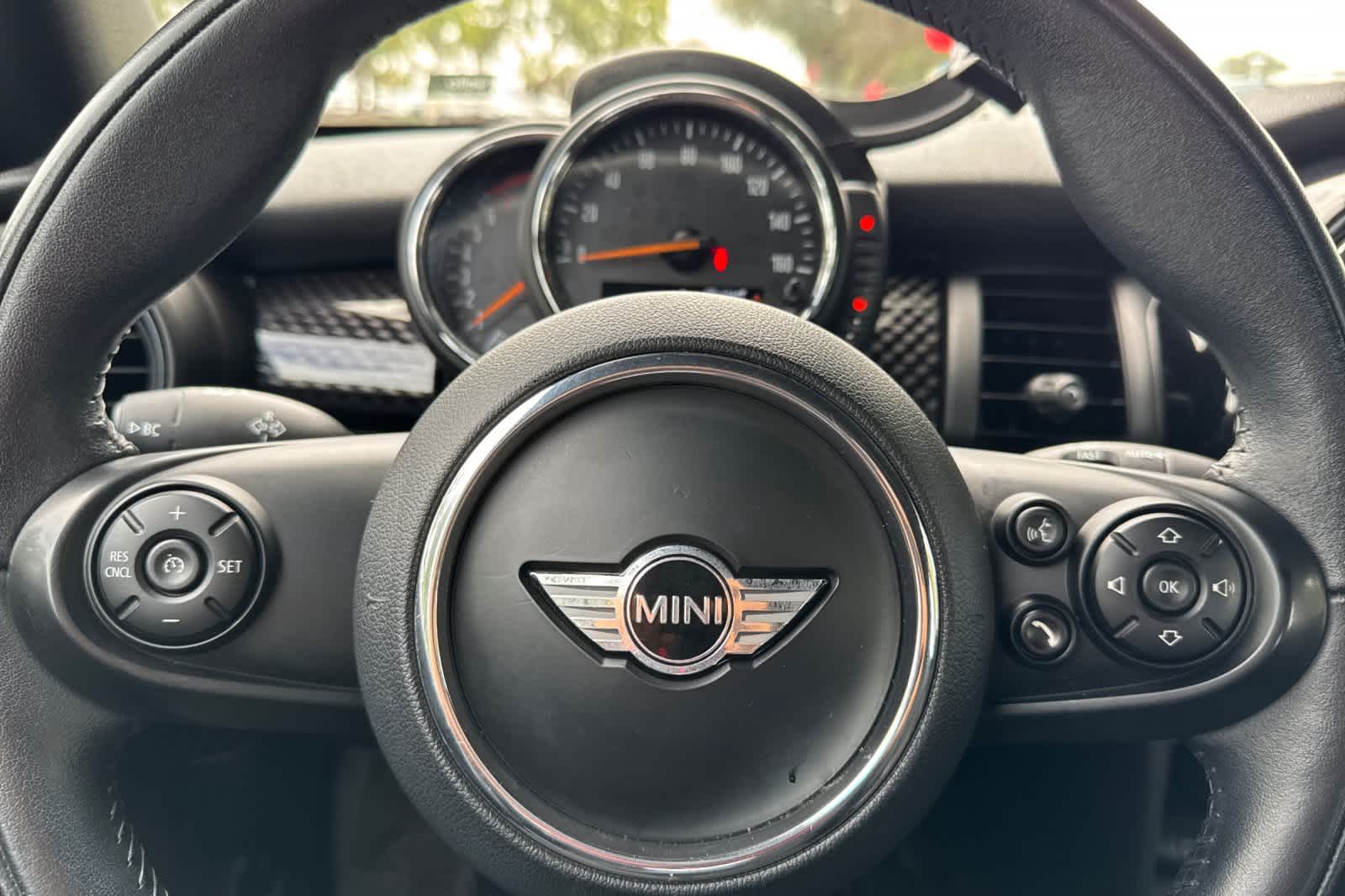 Thumbnail: 2017 MINI Cooper Convertible - 25