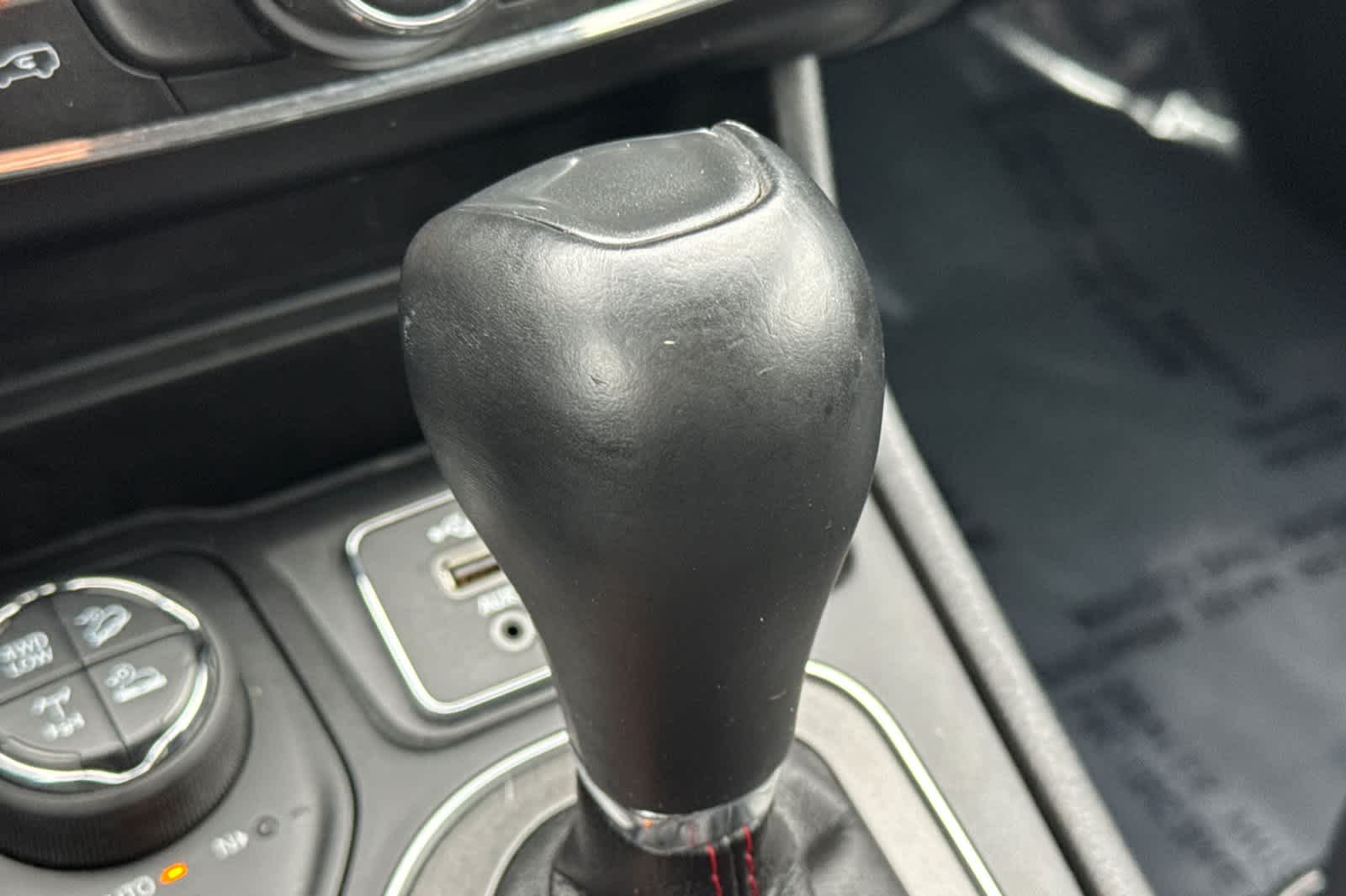 Thumbnail: 2020 Jeep Cherokee - 21