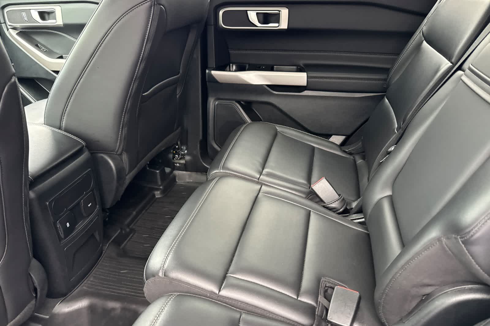 2023 Ford Explorer XLT photo 4