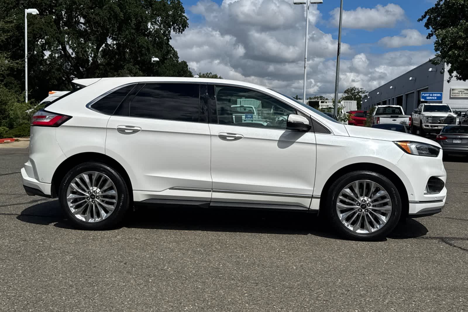 2022 Ford Edge Titanium photo 3