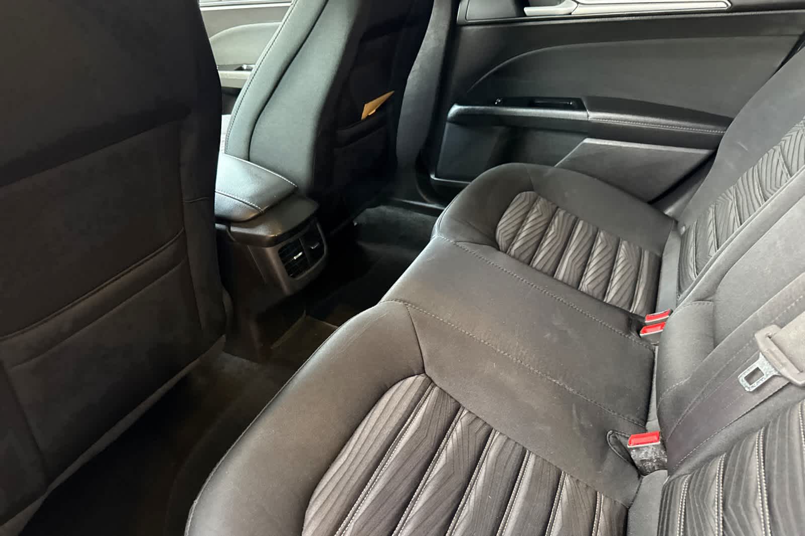 2016 Ford Fusion SE photo 4