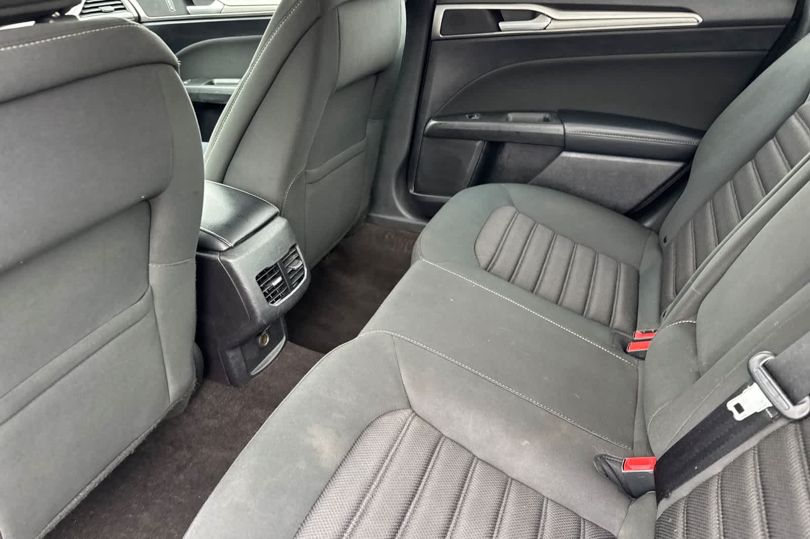 2019 Ford Fusion Hybrid SE photo 4