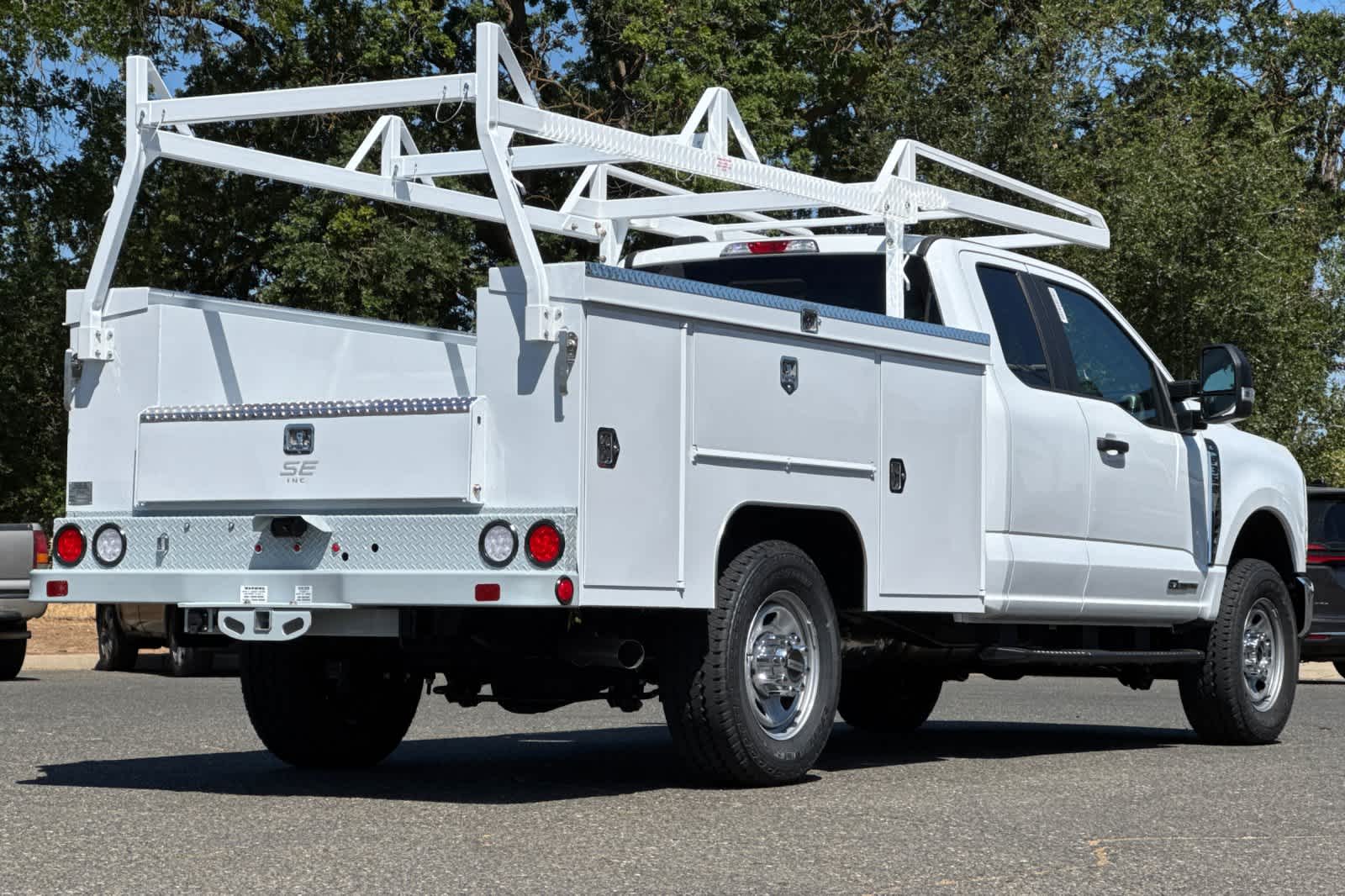 2025 Ford F-350 photo 2