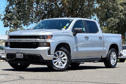 Chevrolet Silverado 1500 LTD Custom de 2022, camioneta con cabina doble