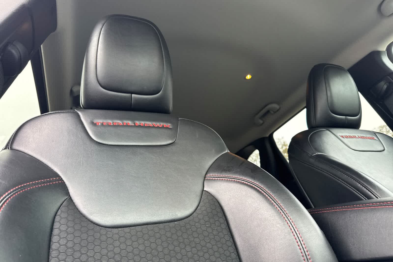 Thumbnail: 2020 Jeep Cherokee - 17