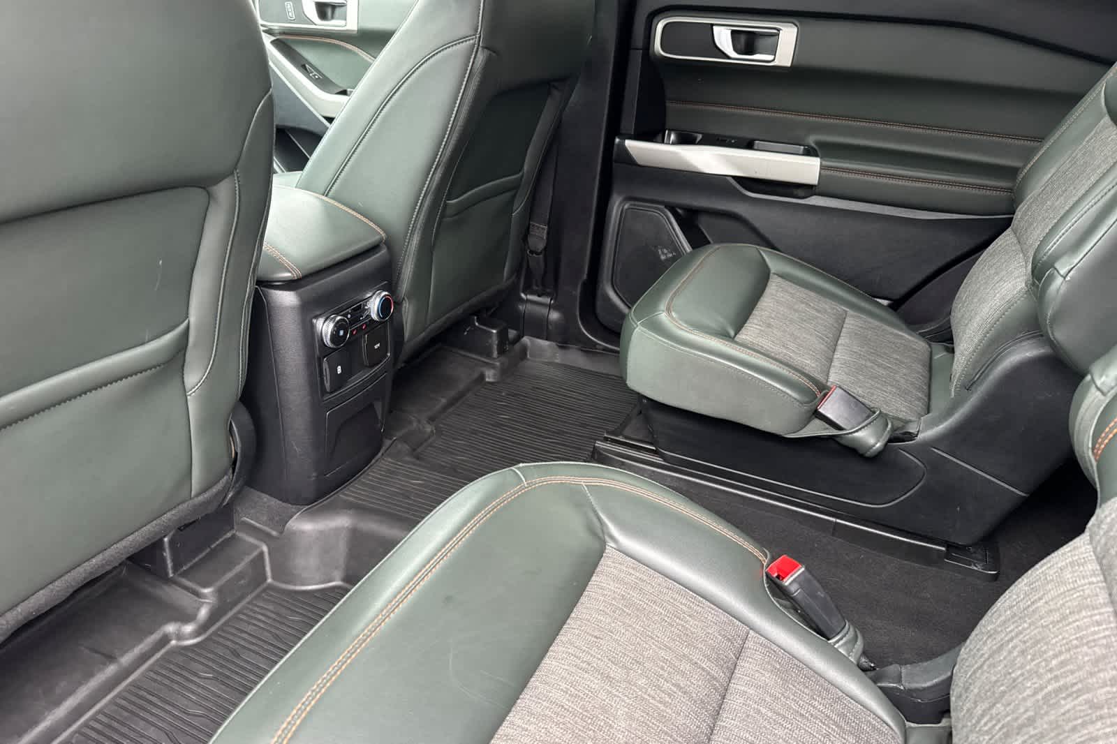 Thumbnail: 2022 Ford Explorer - 4