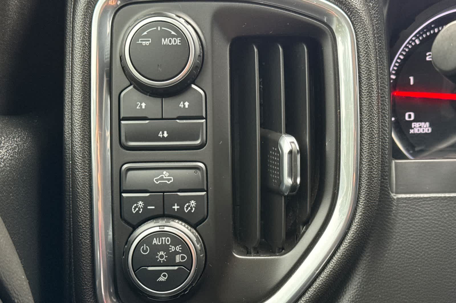 Thumbnail: 2021 Chevrolet Silverado 2500 - 26