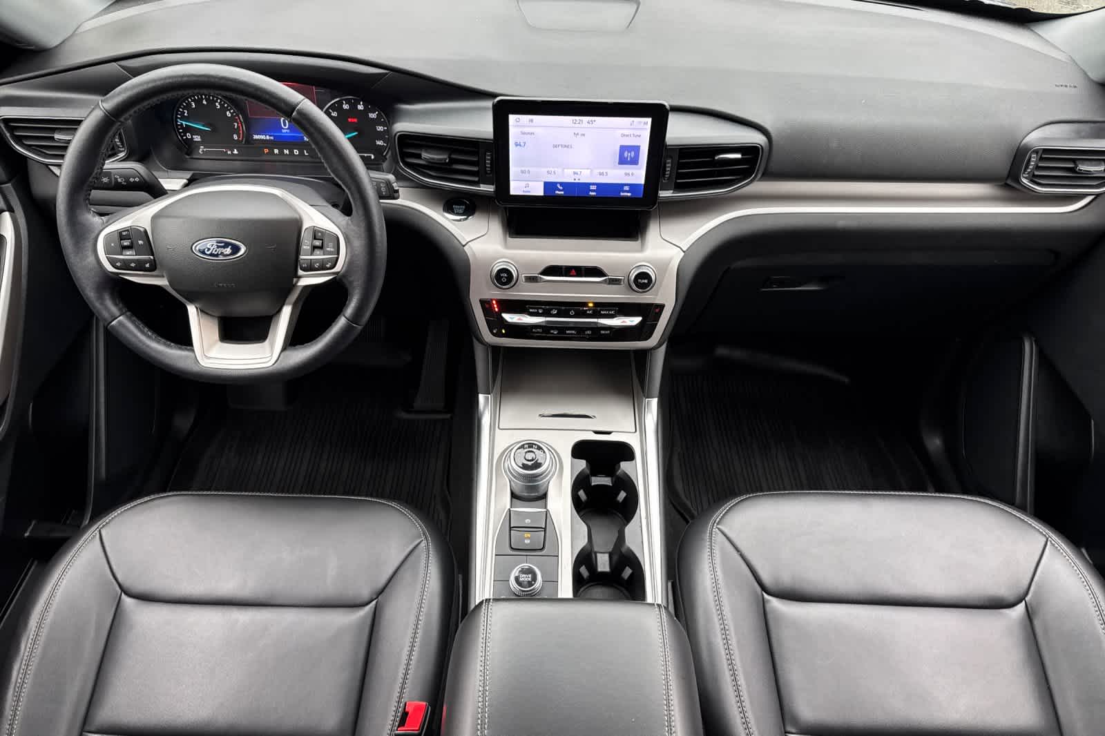 2023 Ford Explorer XLT photo 3