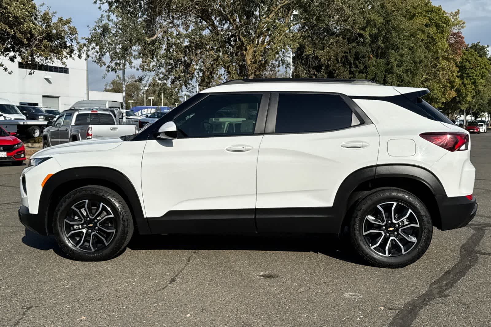 Thumbnail: 2023 Chevrolet TrailBlazer - 5