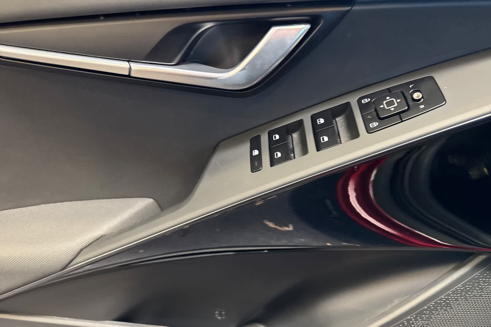Thumbnail: 2024 Kia Niro - 12