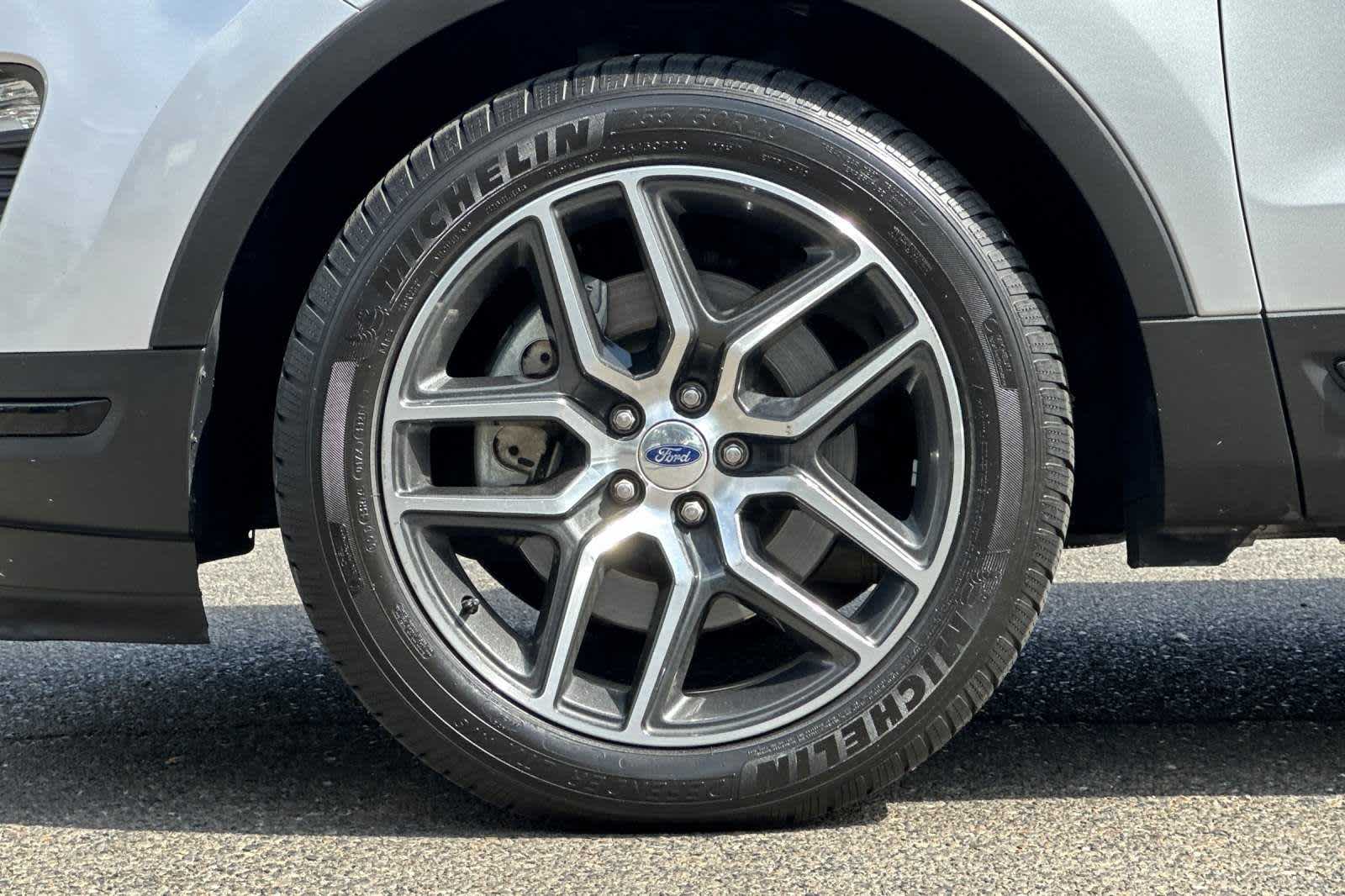 2019 Ford Explorer Sport 25