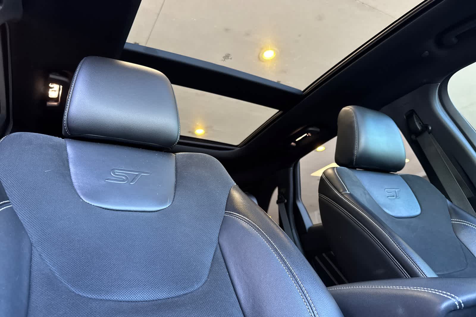Thumbnail: 2021 Ford Edge - 17