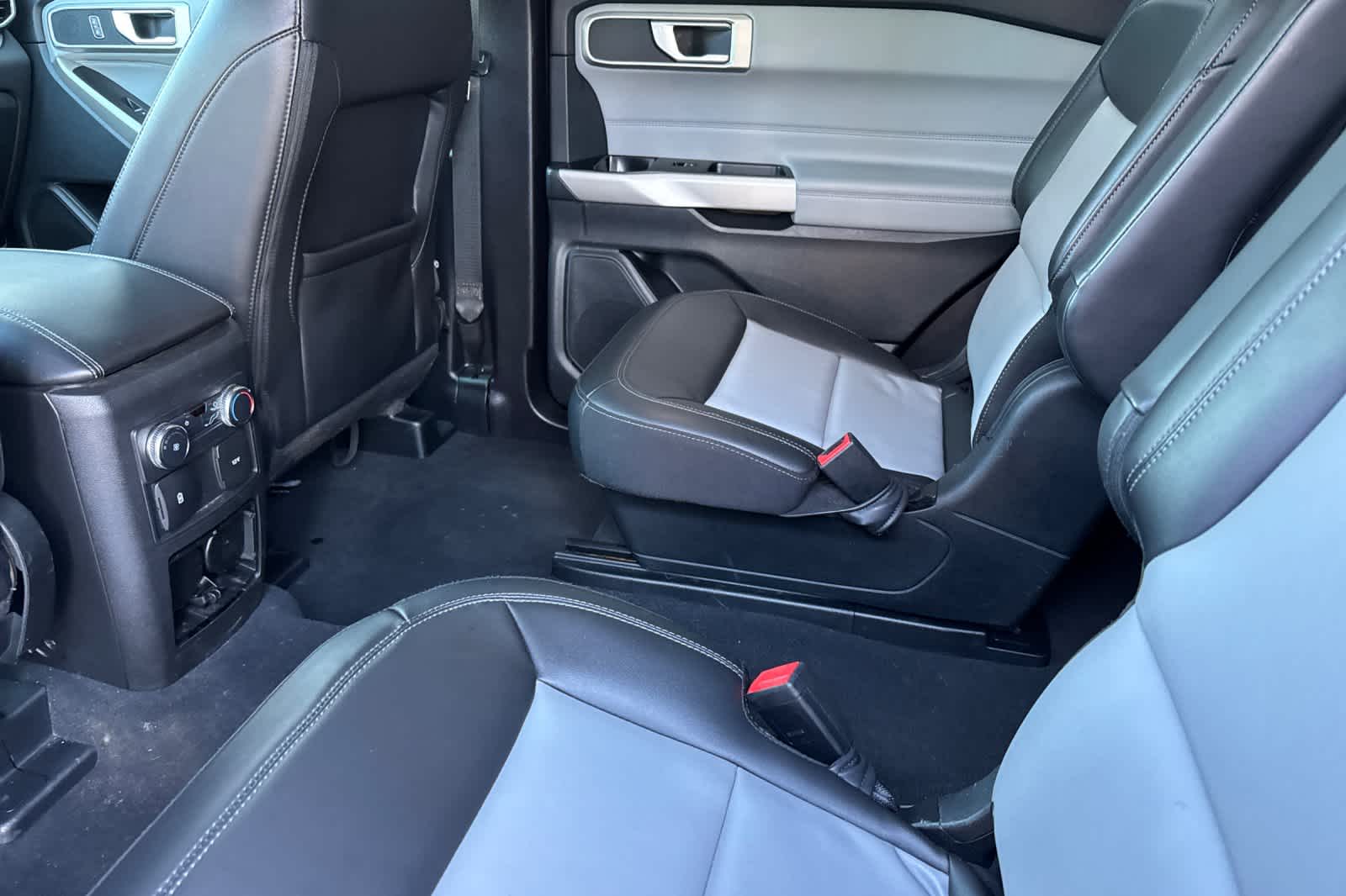 Thumbnail: 2022 Ford Explorer - 4