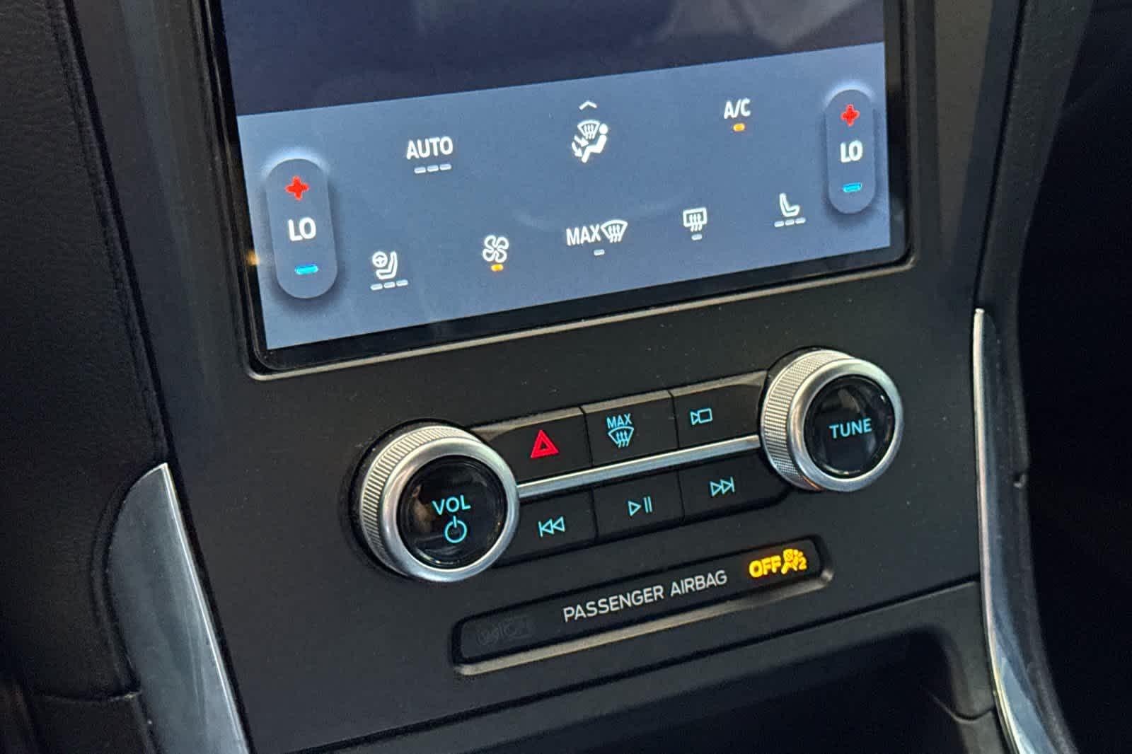 Thumbnail: 2021 Ford Edge - 21