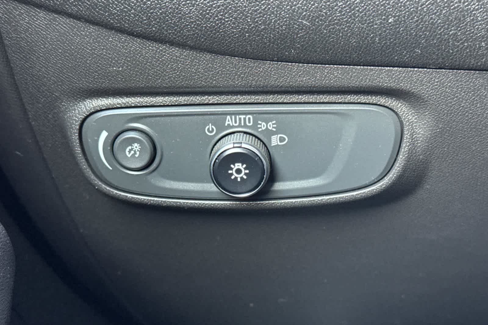 Thumbnail: 2020 Chevrolet Equinox - 28