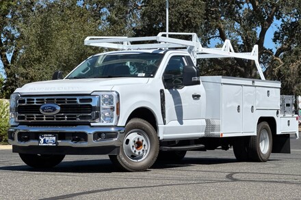 2025 Ford F-350 Chassis Truck Regular Cab