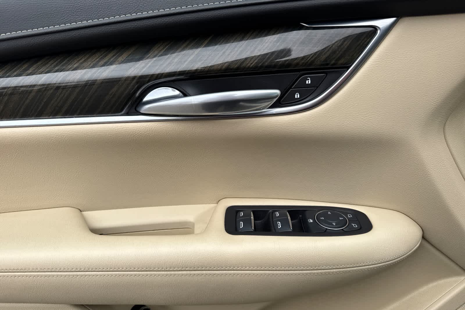 Thumbnail: 2017 Cadillac XT5 - 12