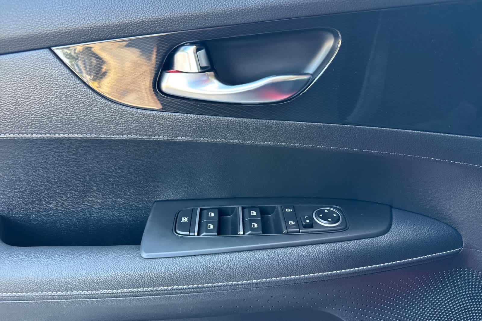 Thumbnail: 2024 Kia Forte - 12