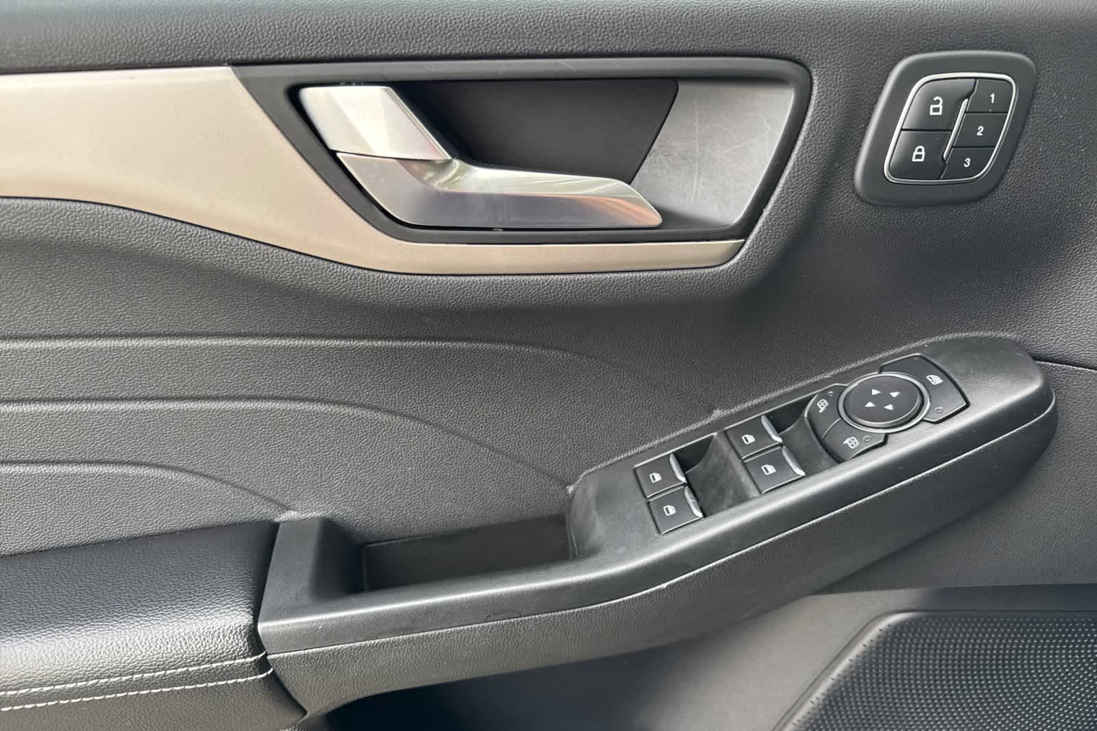 Thumbnail: 2022 Ford Escape - 12