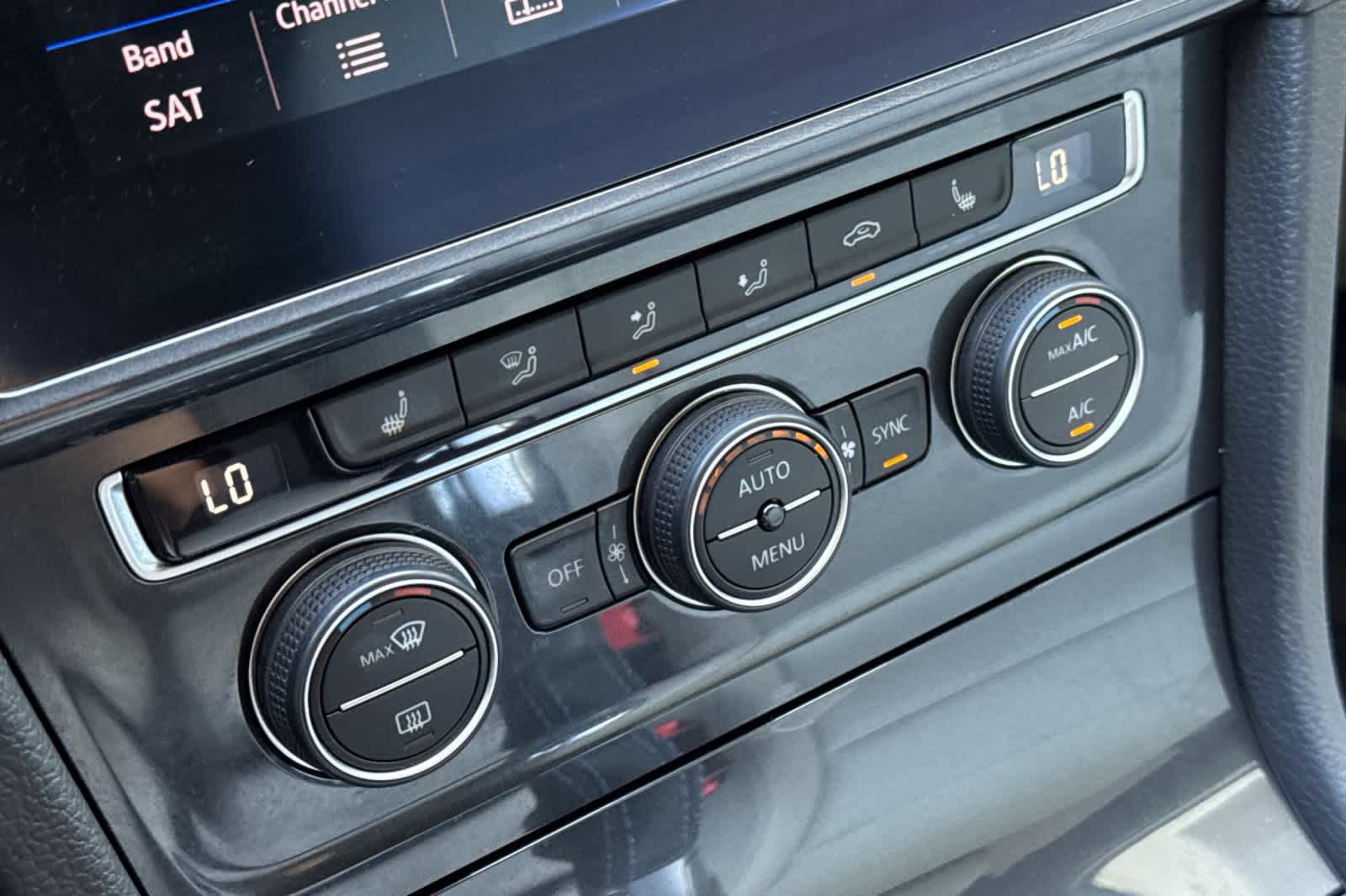 Thumbnail: 2019 Volkswagen e-Golf - 20