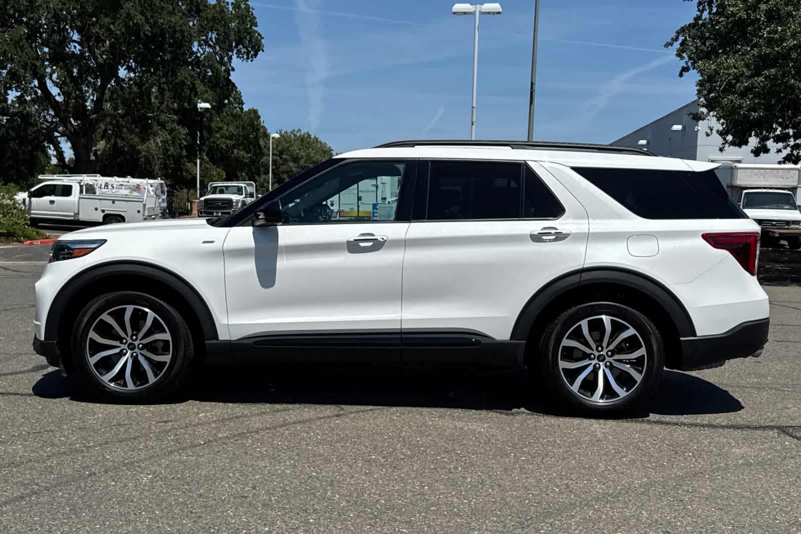 Thumbnail: 2023 Ford Explorer - 5
