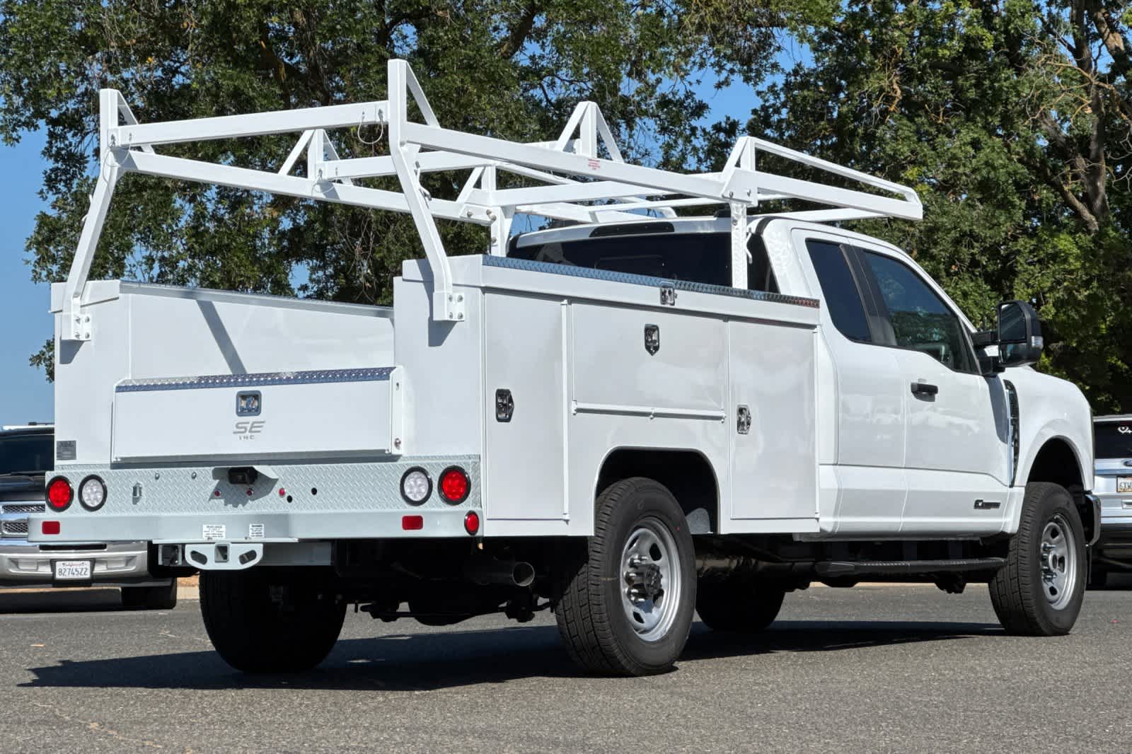 2025 Ford F-350 photo 2