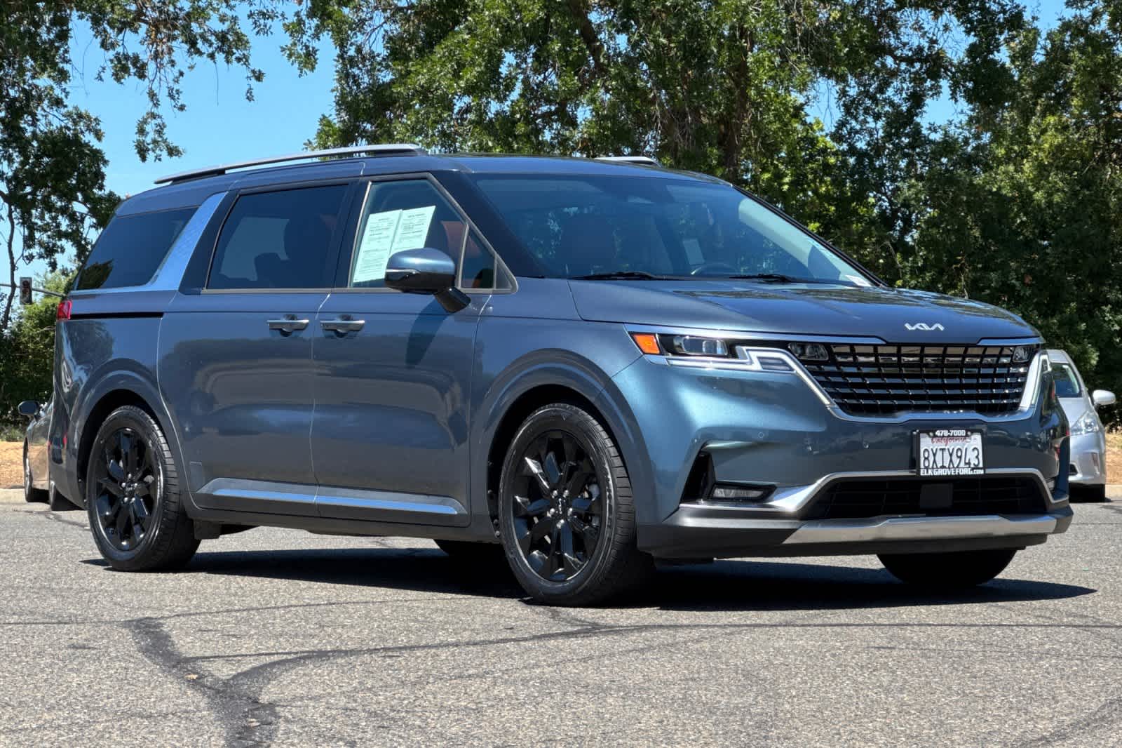 Thumbnail: 2022 Kia Carnival - 9