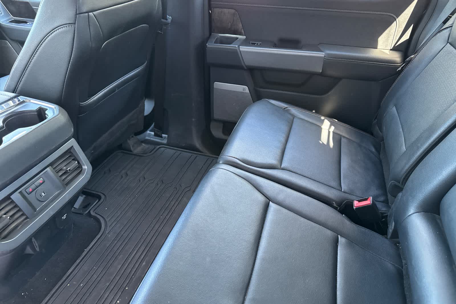 2023 Ford F-350 Lariat photo 4