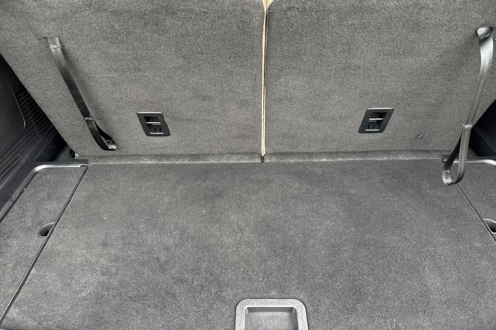 Thumbnail: 2022 Ford Explorer - 16