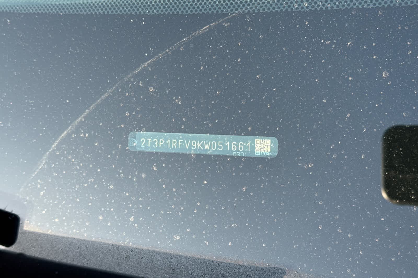2019 Toyota RAV4 XLE photo 2