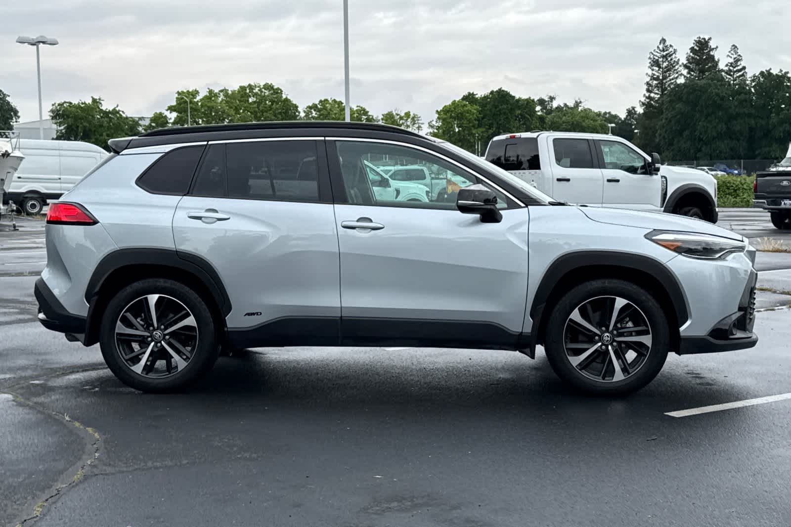 2023 Toyota Corolla Cross Hybrid XSE photo 3