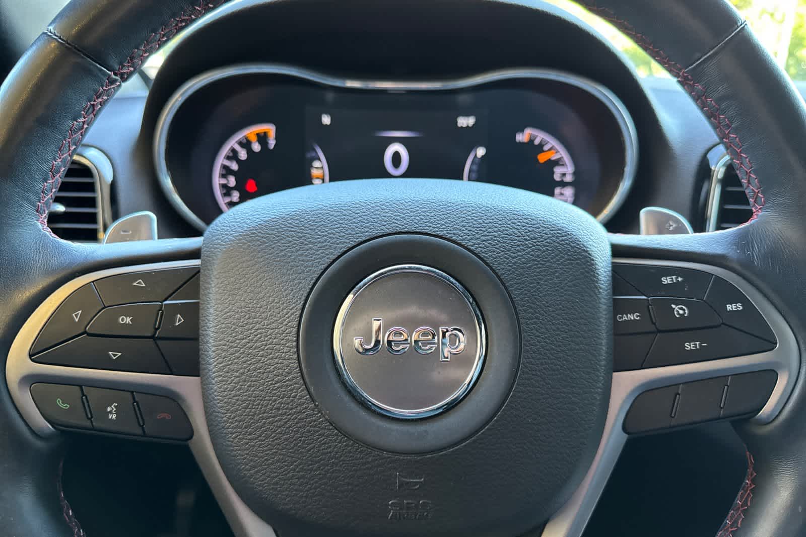 Thumbnail: 2020 Jeep Grand Cherokee - 24