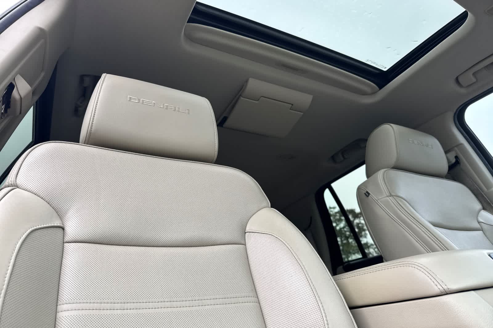 Thumbnail: 2015 GMC Yukon - 19