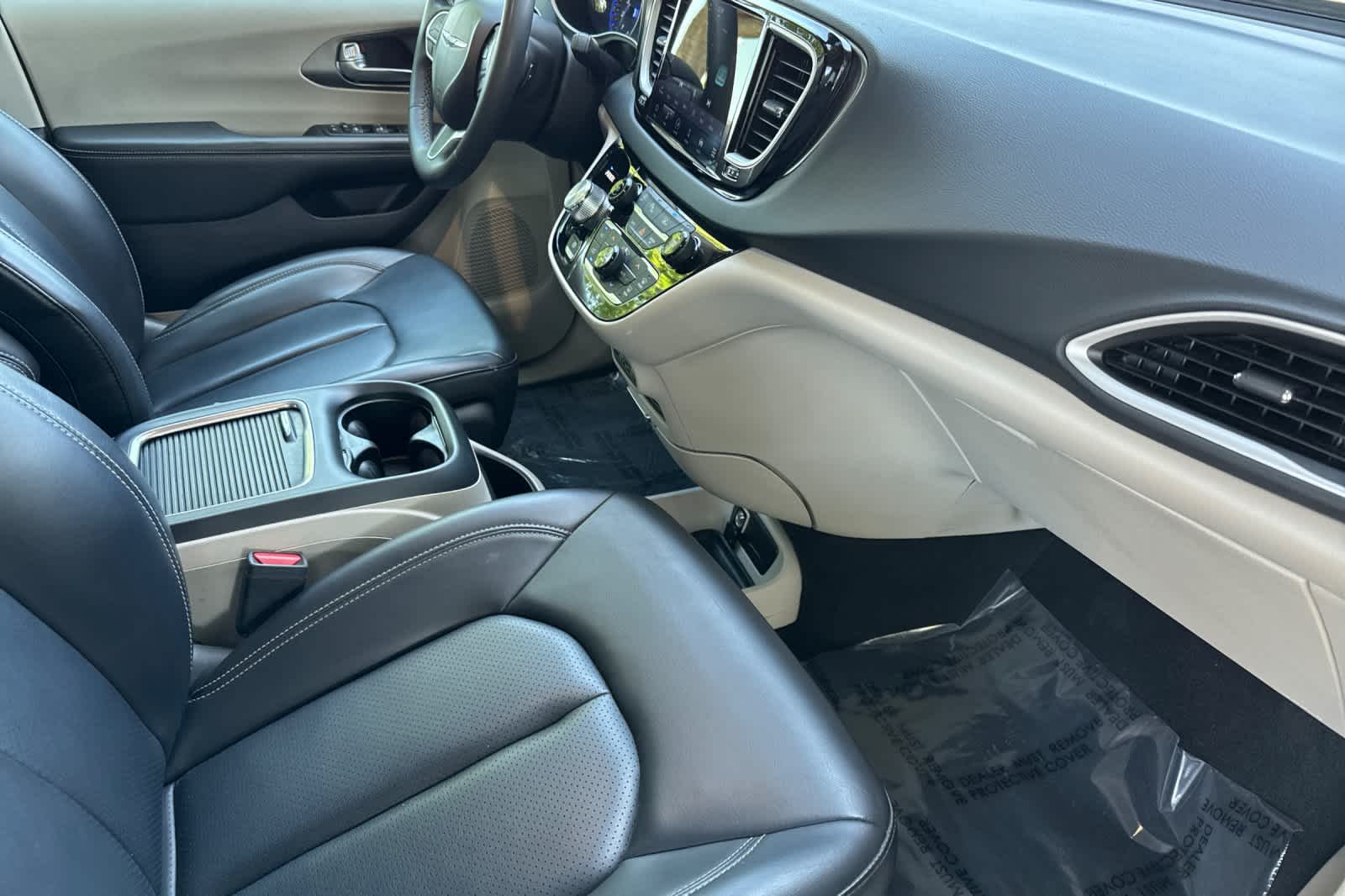 Thumbnail: 2023 Chrysler Pacifica - 17