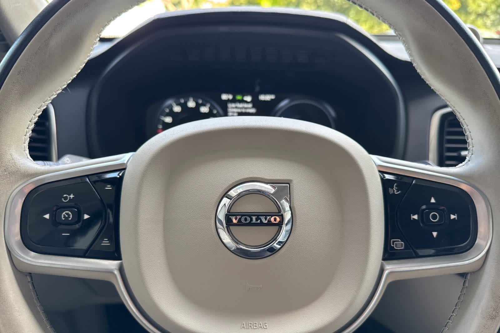Thumbnail: 2022 Volvo XC90 - 25