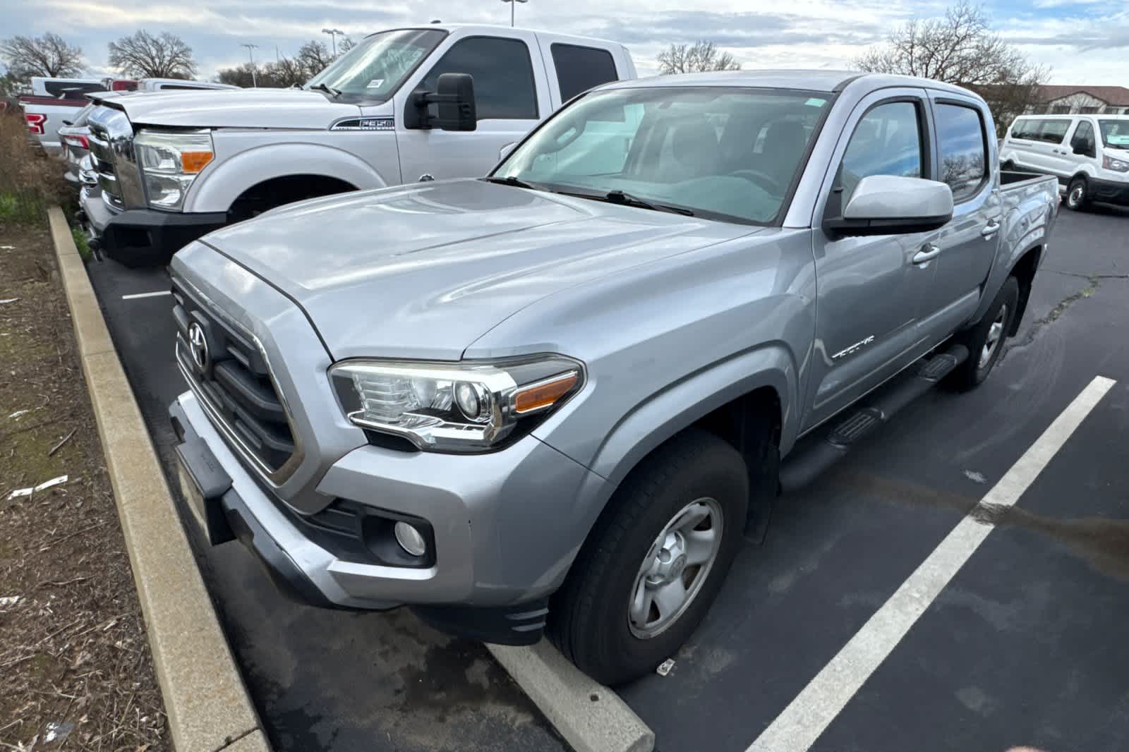 2016 Toyota Tacoma SR5's photo
