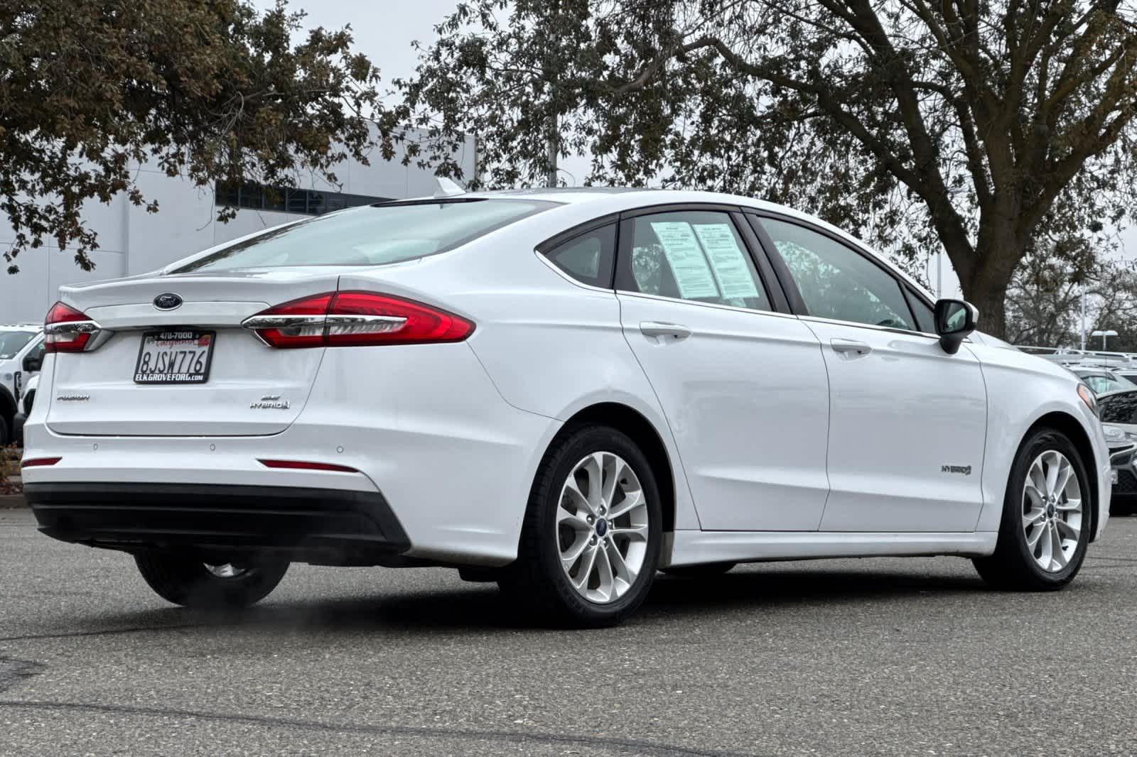 2019 Ford Fusion Hybrid SE photo 2